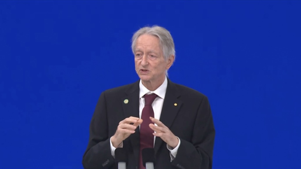 辛顿：AI就像人类养了一只虎崽，当下温顺未来或成失控猛兽