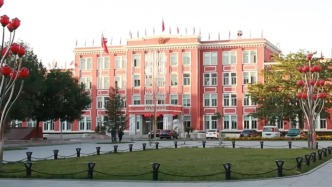建成66年的办公楼被鉴定为D级危楼，辽宁凌源市四套班子临时搬迁