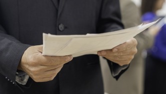 法治日报：一句“生活作风”引纠纷，背调未核实就标“黄灯”构成侵权