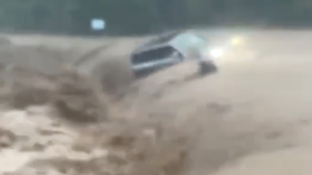 保定暴雨中的“逆行者”：带拖车钩救人却遇山洪，获救后车企赠车