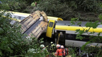 德國(guó)南部發(fā)生火車(chē)脫軌事故致3人死亡