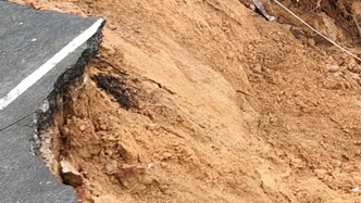 河北滦平因强降雨导致山体滑坡，初步核实4人遇难8人失联