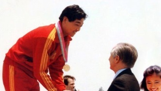 历史上的今天｜1984年7月29日，许海峰为中国赢得第一枚奥运会金牌