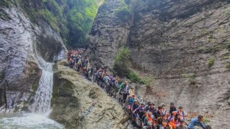 驴友称南太行“一线天”排队5小时体验2分钟，山西古郊乡政府回应