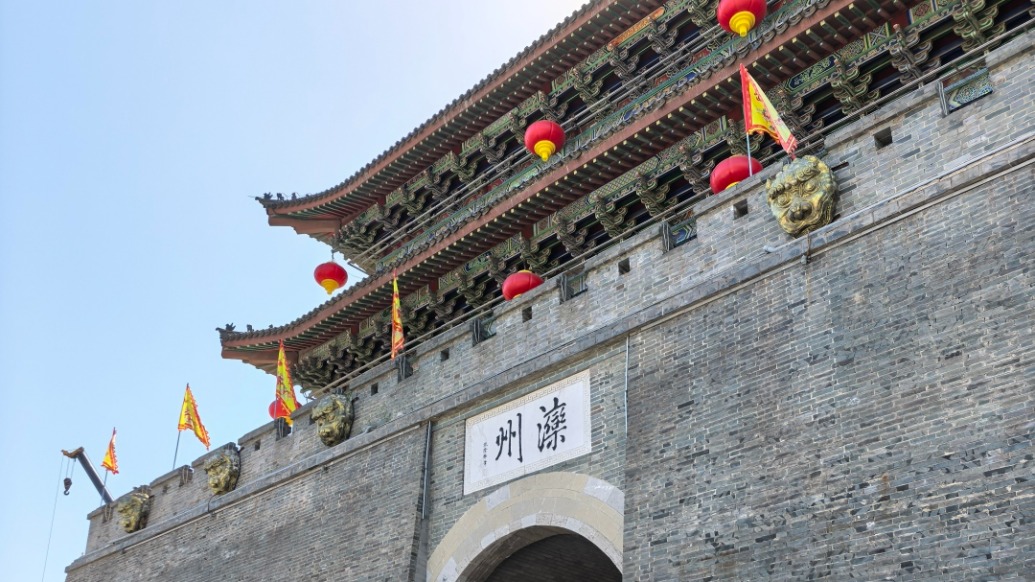 十字路口的古镇｜被戏称“套圈一条街”的滦州古城，如何复原“上河图”般不夜盛景？