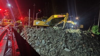中國安能馳援北京懷柔密云：潮河左岸部分堤防坍塌，連夜進行大塊石回填