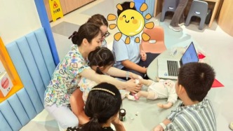 和住院小朋友一起玩轉(zhuǎn)“換藥大冒險(xiǎn)”