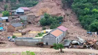 承德一鎮(zhèn)因暴雨斷聯(lián)：全鎮(zhèn)手機(jī)都沒(méi)信號(hào)，目前已有救援隊(duì)進(jìn)入