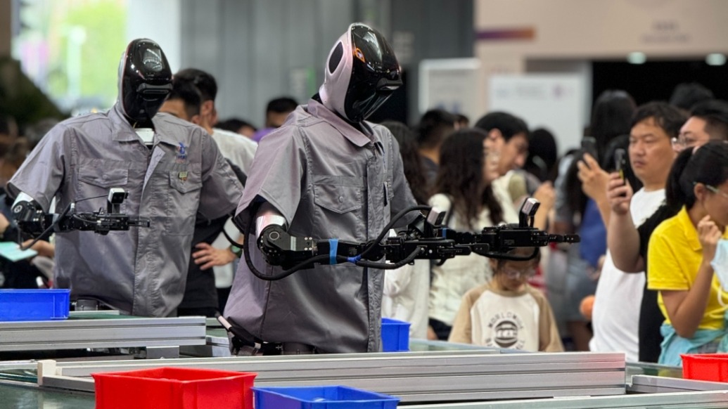 AI观察｜从凹造型到真干活，人形机器人们的画风变了