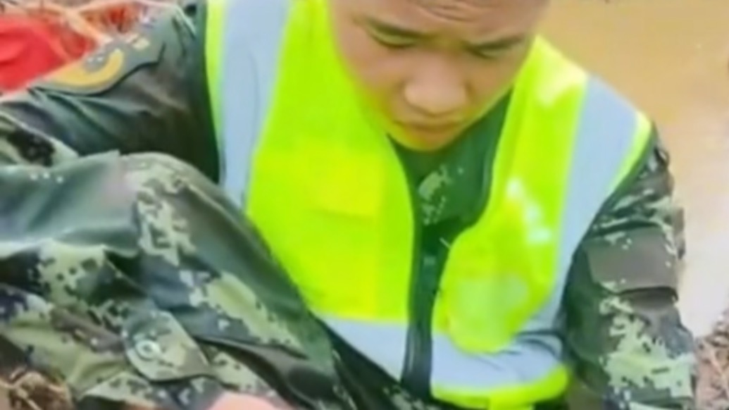 這就是中國少年的模樣！北京16歲少年勇擔重任，暴雨中主動加入救援隊