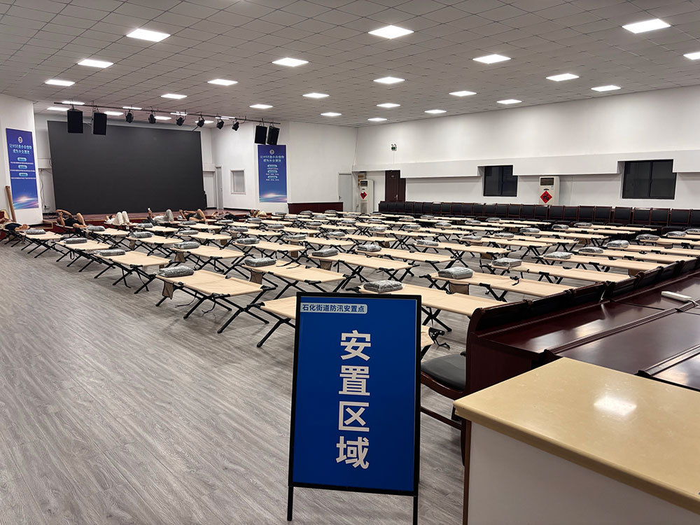 上海金山111处转移安置点准备就绪，陆续接收避险群众和建筑工人