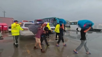 台风“竹节草”逼近，小洋山治安派出所紧急疏散2800余名工地住宿人员