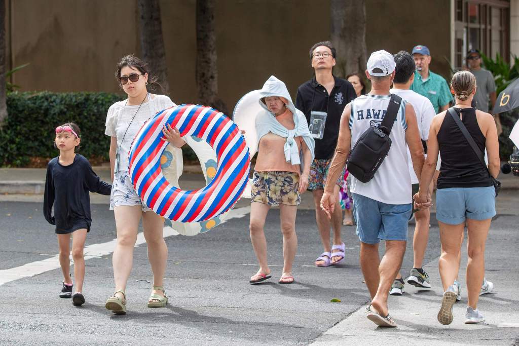 夏威夷直面海啸威胁，中国游客：不确定明天能否顺利回国