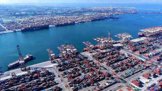 政治局会议：帮助受冲击较大的外贸企业，强化融资支持，促进内外贸一体化发展