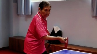 八旬奶奶备战乒乓球赛事：每天练两个小时，挥拍上千次