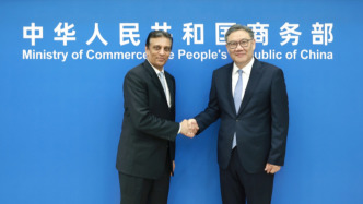 商務(wù)部部長(zhǎng)王文濤會(huì)見美中貿(mào)易全國(guó)委員會(huì)董事會(huì)代表團(tuán)