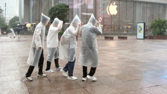 1949年以來共有16個臺風登陸上海，今夜仍有大到暴雨