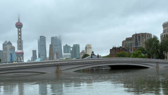 上海市防汛指揮部：轉移安置超28萬人，5500多個工地停工