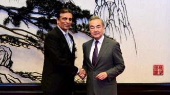 王毅会见美中贸易全国委员会董事会代表团