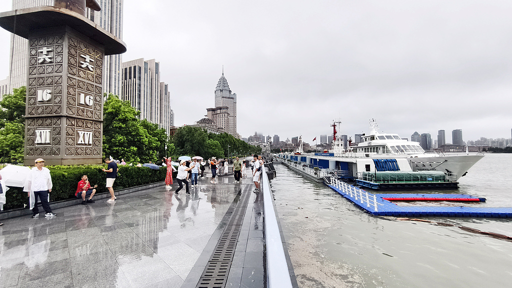 上海台风、暴雨预警信号降为蓝色，黄浦江高潮位蓝色预警信号解除