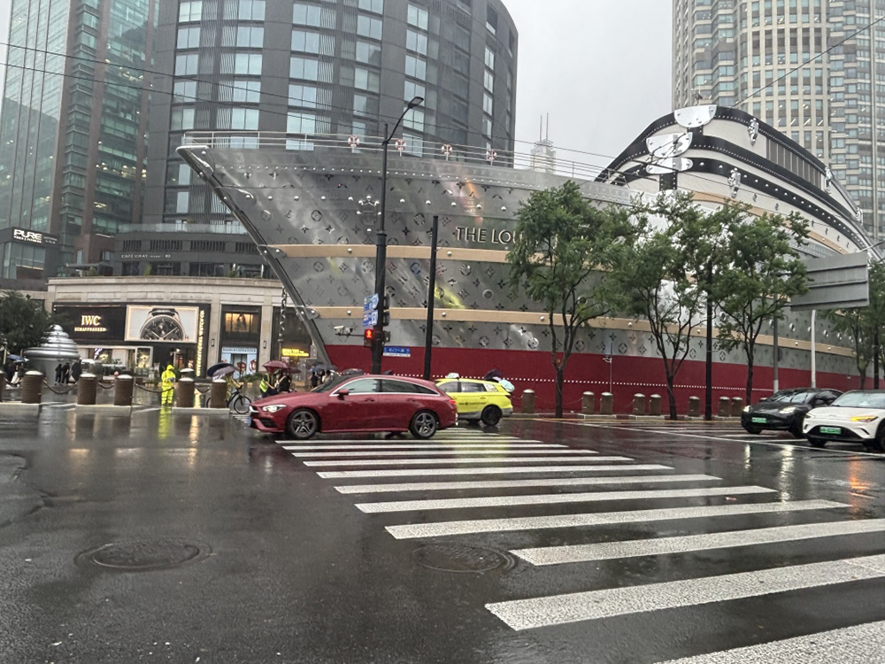 LV“巨轮”“洪水滔滔”？解放日报：谣言不可“兴风作浪”