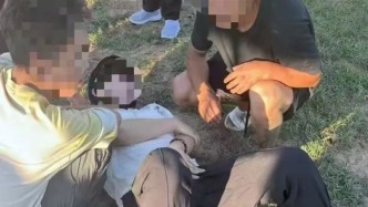 长白山一游客被马踢中，称可能做不成父亲，文体局：设有警示牌
