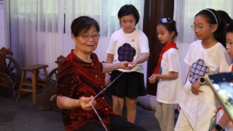 黃道婆故里，一群青少年接下棉紡織非遺傳承“接力棒”