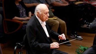 疾风骤雨中，祖宾·梅塔的隐与劲