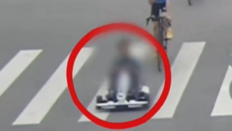 六旬男子把外孫玩具改裝成“卡丁車”上路兜風(fēng)，被扣車罰款