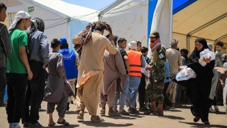 一个多月来伊朗强制遣返数十万阿富汗人，有人被指控为间谍