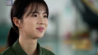 因颜值被质疑实力，女飞行员徐枫灿回应：会更好做好本职