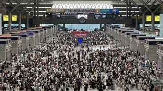 暑運過半全國鐵路累計發(fā)送旅客4.41億人次，同比增長4.3%