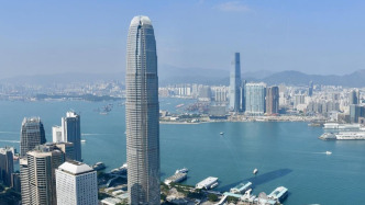香港警方国安处拘捕一名43岁男子，涉嫌煽动意图及刑事恐吓