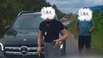 男子称在防城港遭奔驰女司机亮证逼迫让路，民警要求删视频并道歉，派出所：全程录音录像