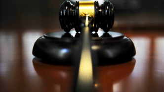 20歲女子遭已婚男友糾纏后跳樓，法院判決男方擔(dān)責(zé)三成