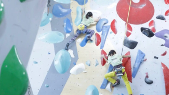 游學(xué)不火了，小學(xué)生擠進攀巖館