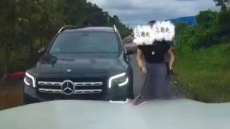 廣西防城港通報“奔馳女司機亮證逼迫讓路”事件調(diào)查結(jié)果