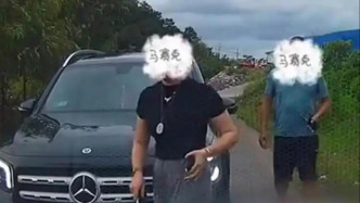 马上评｜“亮证姐”冒用丈夫的执法证，亦当追责