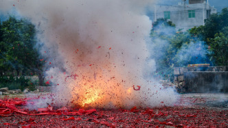 湖南出台烟花爆竹安全管理十二条硬措施：四停产、四扣证、四关闭