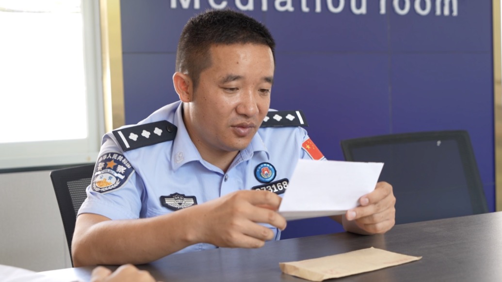 戍边民警连续资助困难学生,3年后收到一份特殊的“成绩单”