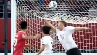 苏超常州队红牌，上半场盐城队2比0暂时领先