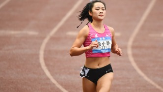 梁小靜女子100米衛(wèi)冕，歸功于自己的“變態(tài)”教練