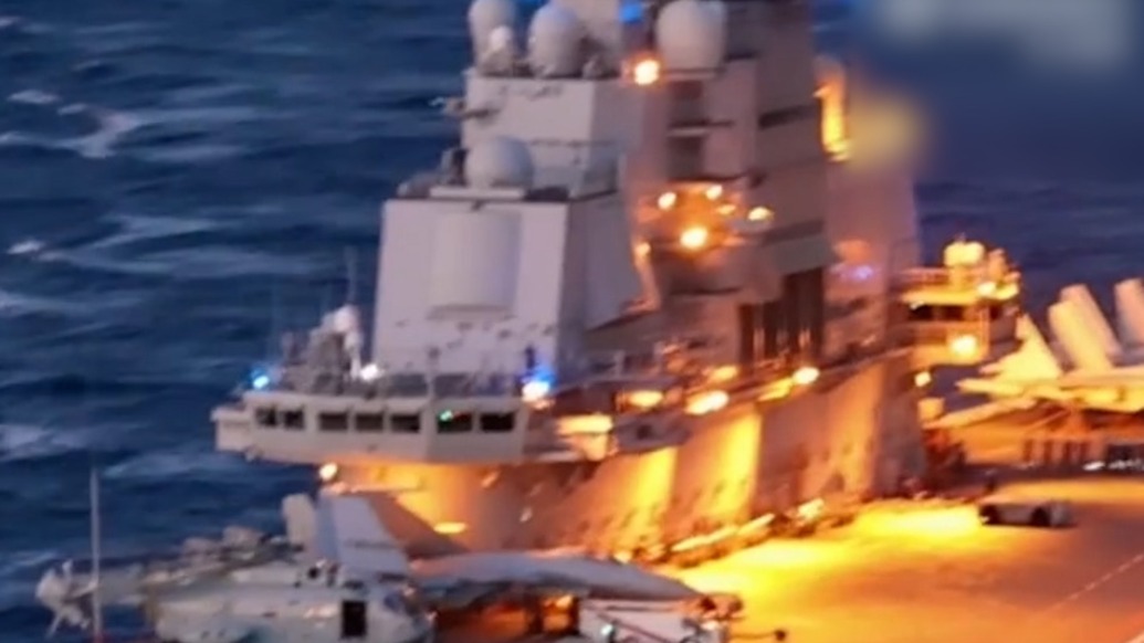 辽宁舰首次出动战机驱离外军无人机