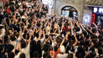 “摳搜”年輕人，搶空高價演唱會門票