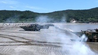 解放軍聯(lián)合登陸演習(xí)高燃場(chǎng)面
