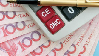 人民幣對美元即期匯率漲超300點，中間價升幅創(chuàng)6個月最大