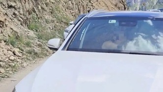 甘肅卓尼警方通報越野車超車逼停摩托：未達成調(diào)解，將進一步調(diào)查