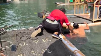 兩名男童在漓江溺水，多虧這些竹筏師傅及時(shí)出手