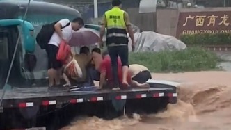 “准备颁发奖金和荣誉证书”，检测站回应员工激流中挥锤砸窗救出3人