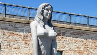 丹麥“不雅”美人魚雕像被勒令拆除，引發(fā)爭議